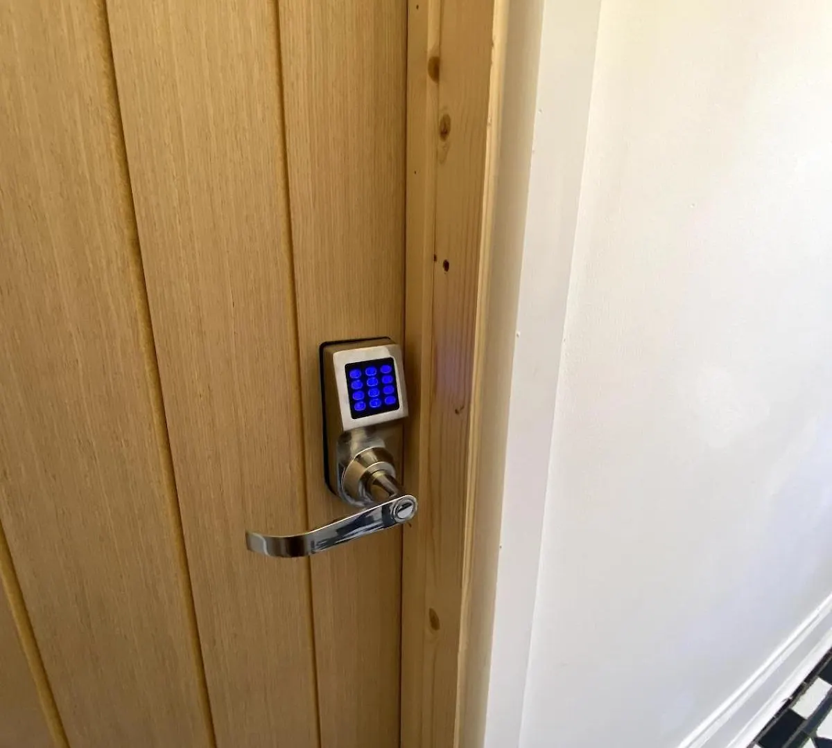 Cardiff City Studio Sleeps 4 0*,