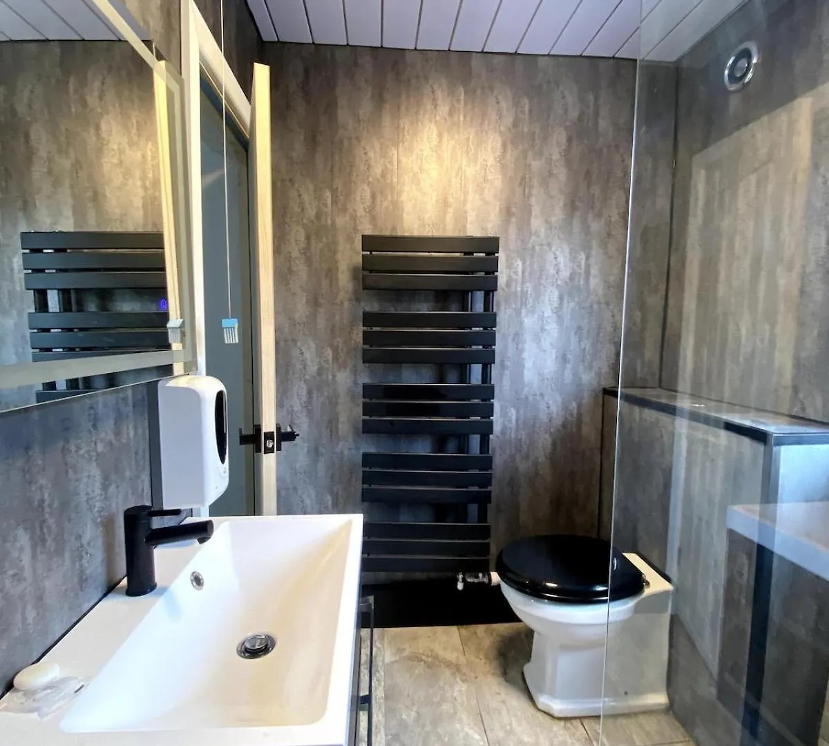 Cardiff City Studio Sleeps 4 0*,  United Kingdom